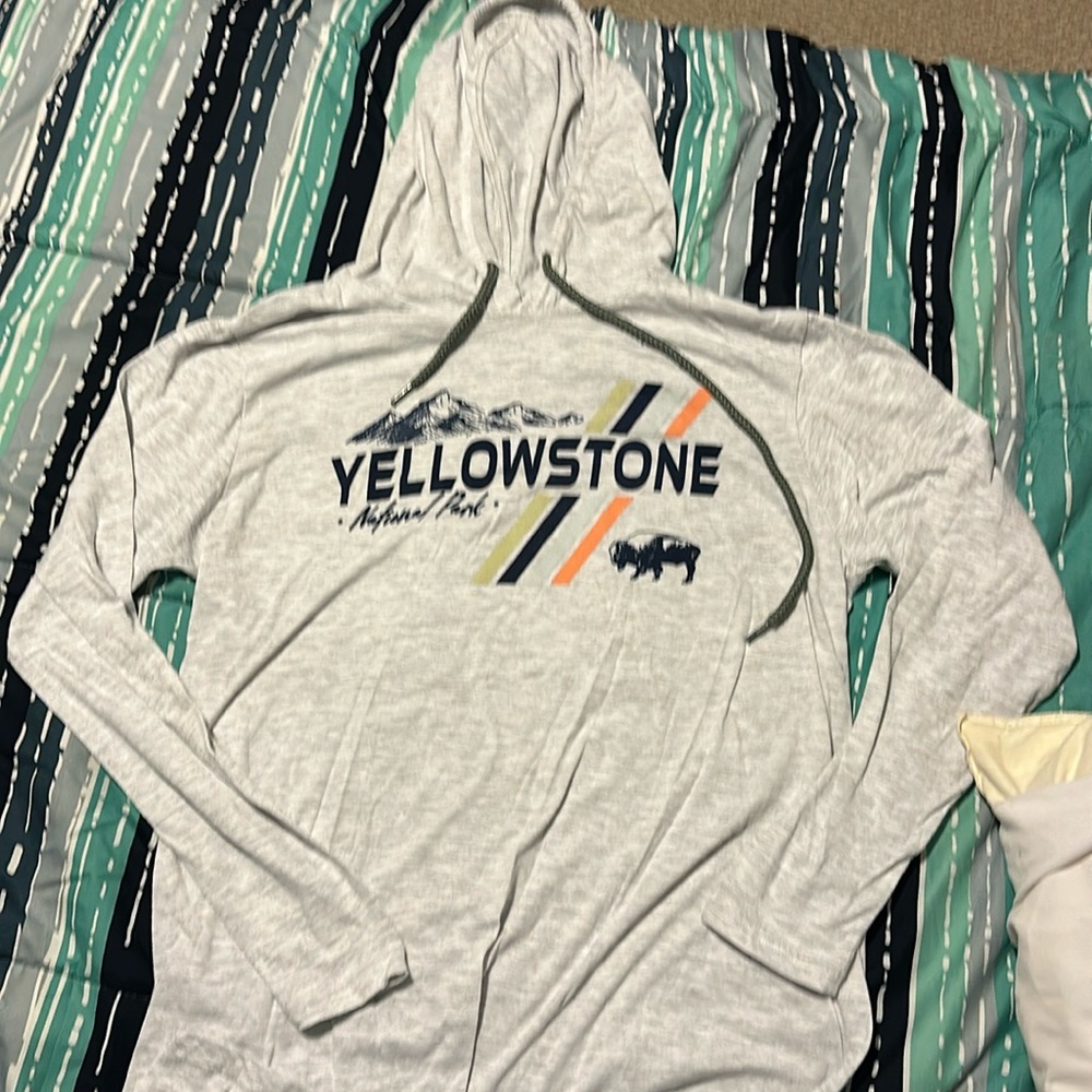 prairie mountain, yellowstone national park merchandise. women’s medium